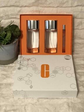 ✨🆕✨Brand New Clinique Happy